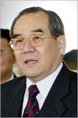 24th Director of National Intelligence Service (NIS, KCIA) (Dec. 24, 1999 - March 26, 2001) President Kim Dae-jung’s Special Assistant for Foreign Affairs, Security and Unification, 25th and 27th Minister of Unification.